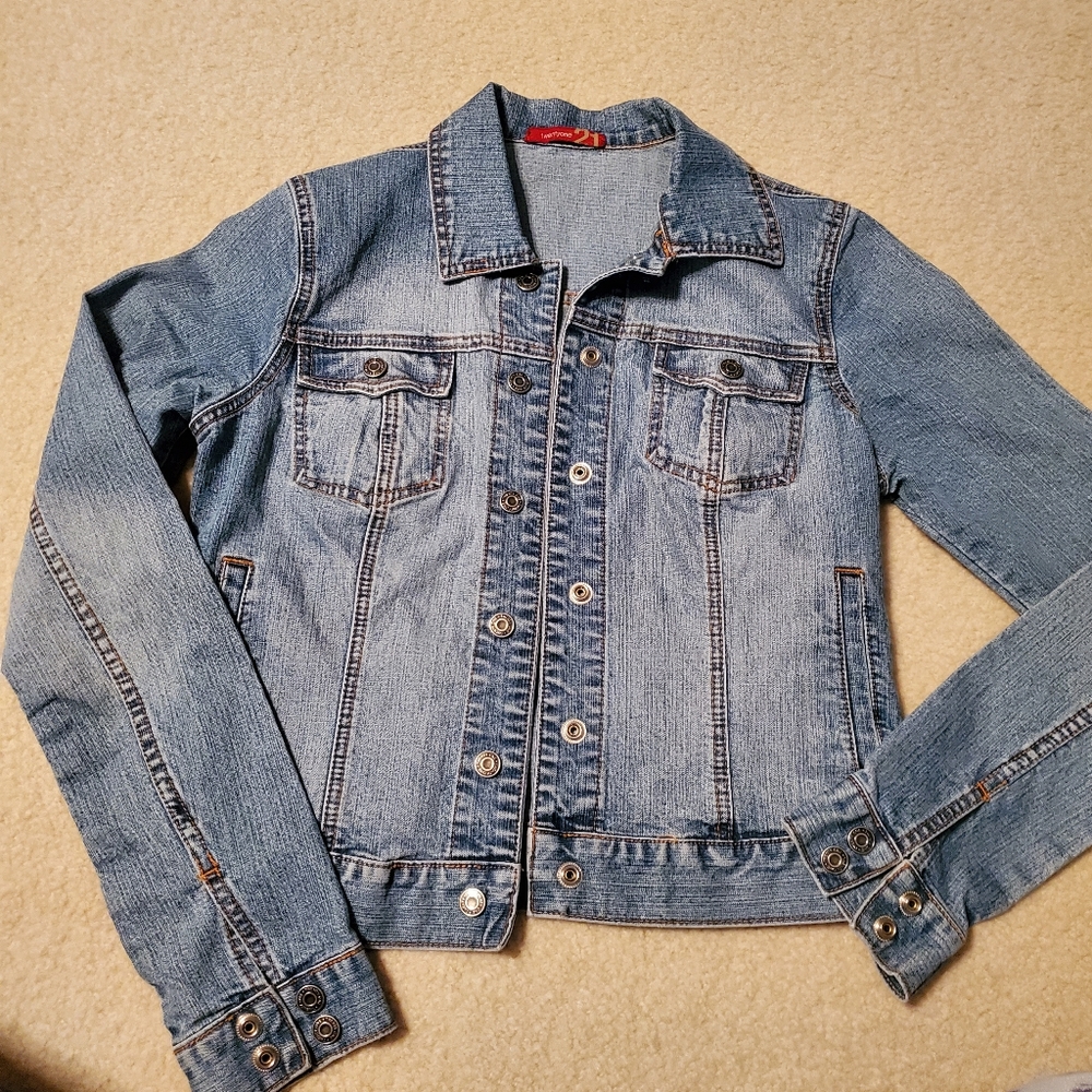 Forever 21 jean jacket Size small